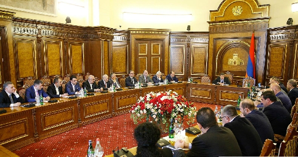 Consultation between the Head of Government and developers